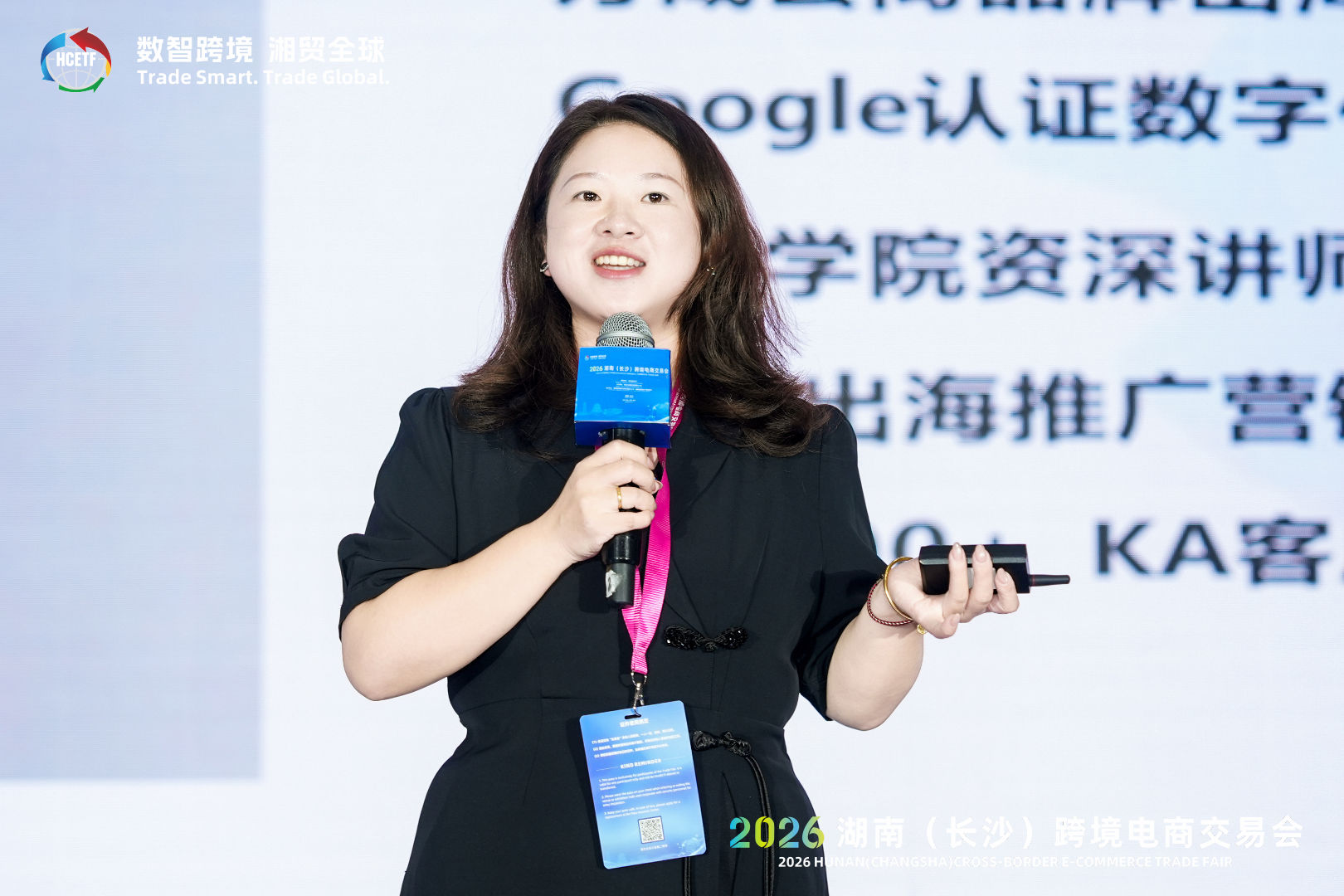 Nina授课.jpg